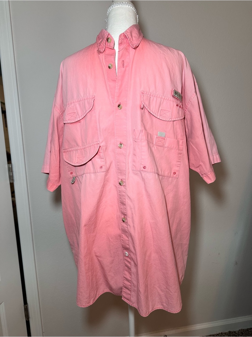 Men's Short-Sleeve Columbia PFG Utility Shirt Jacket in salmon